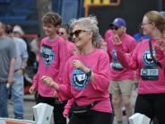 One runner dancing to music before the race