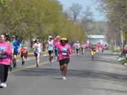 Many runners are shown in the stretch before reaching the finish line