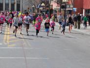 Runners taking off as the race starts and begin to spread out